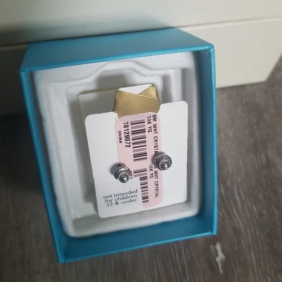 10k Gold Stud Earrings - Picture 3 of 3